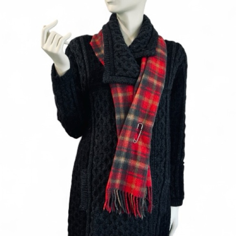 NWOT 100% Lambswool Tartan Scarf